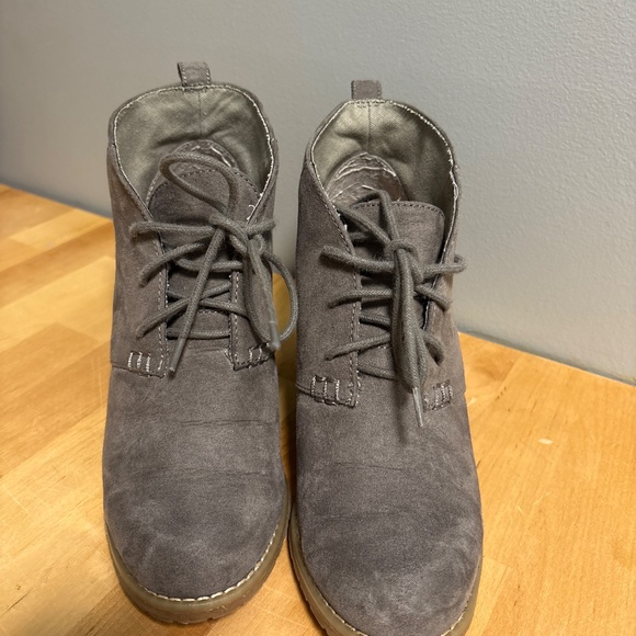 Gray Suede boots - Picture 3 of 6